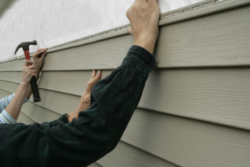 Cost-Effective Renewal: To Paint or Replace Vinyl Siding?